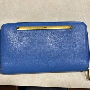 Fossil Blue zip around womens wallet